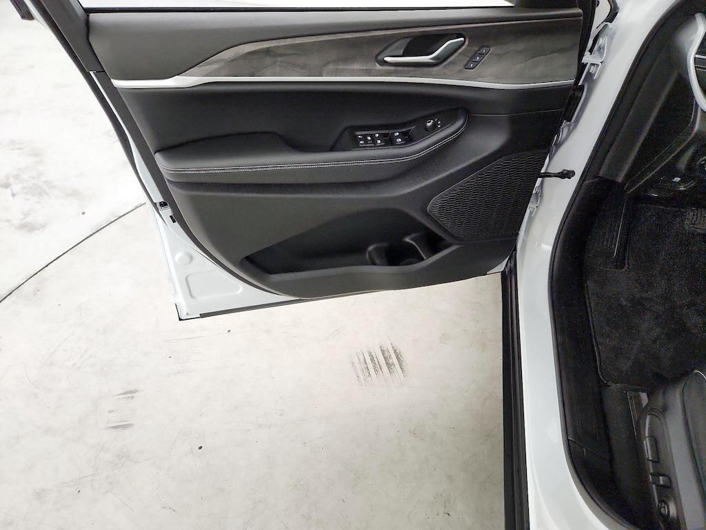 used 2025 Jeep Grand Cherokee car, priced at $41,998