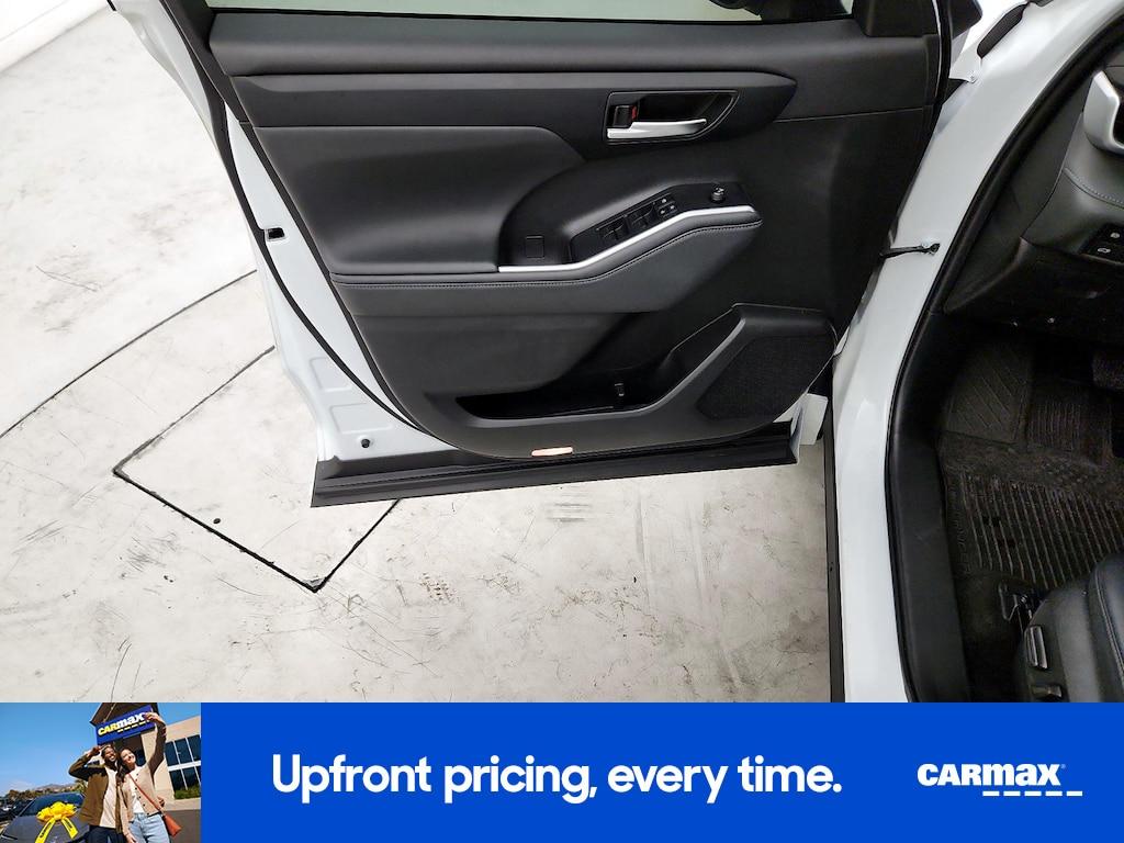 used 2024 Toyota Highlander car, priced at $39,998