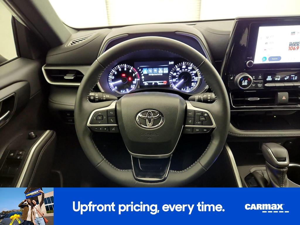 used 2024 Toyota Highlander car, priced at $39,998