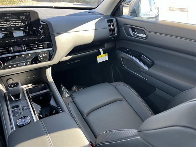 new 2025 Nissan Pathfinder car, priced at $38,720