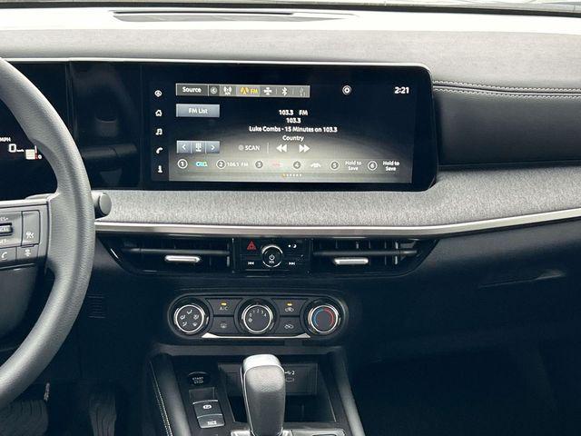 new 2025 Nissan Kicks car, priced at $25,026