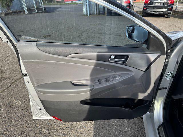 used 2015 Hyundai Sonata Hybrid car, priced at $6,500