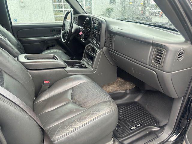 used 2003 Chevrolet Avalanche car, priced at $4,495