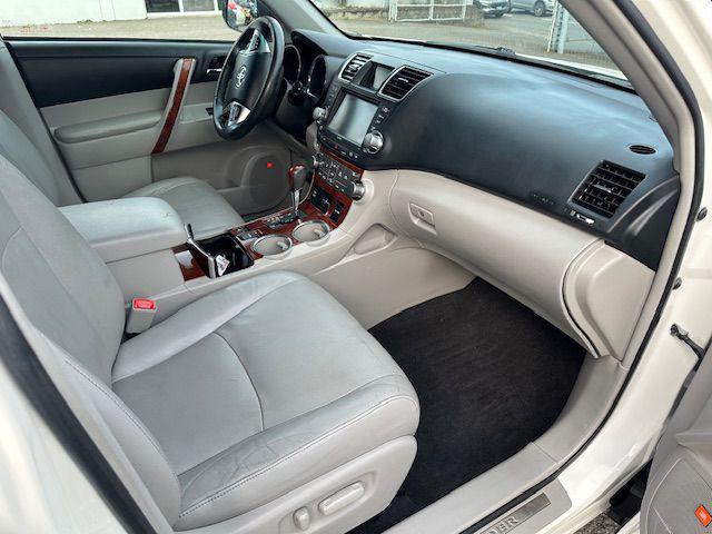 used 2012 Toyota Highlander car, priced at $8,995