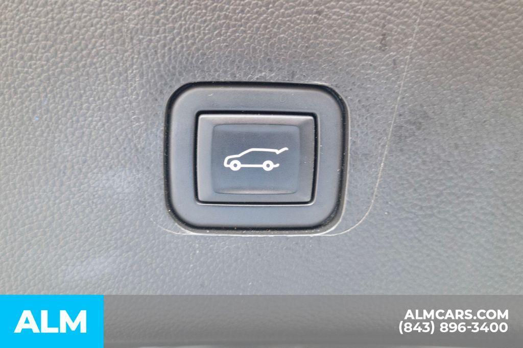used 2021 Chevrolet Traverse car, priced at $25,768