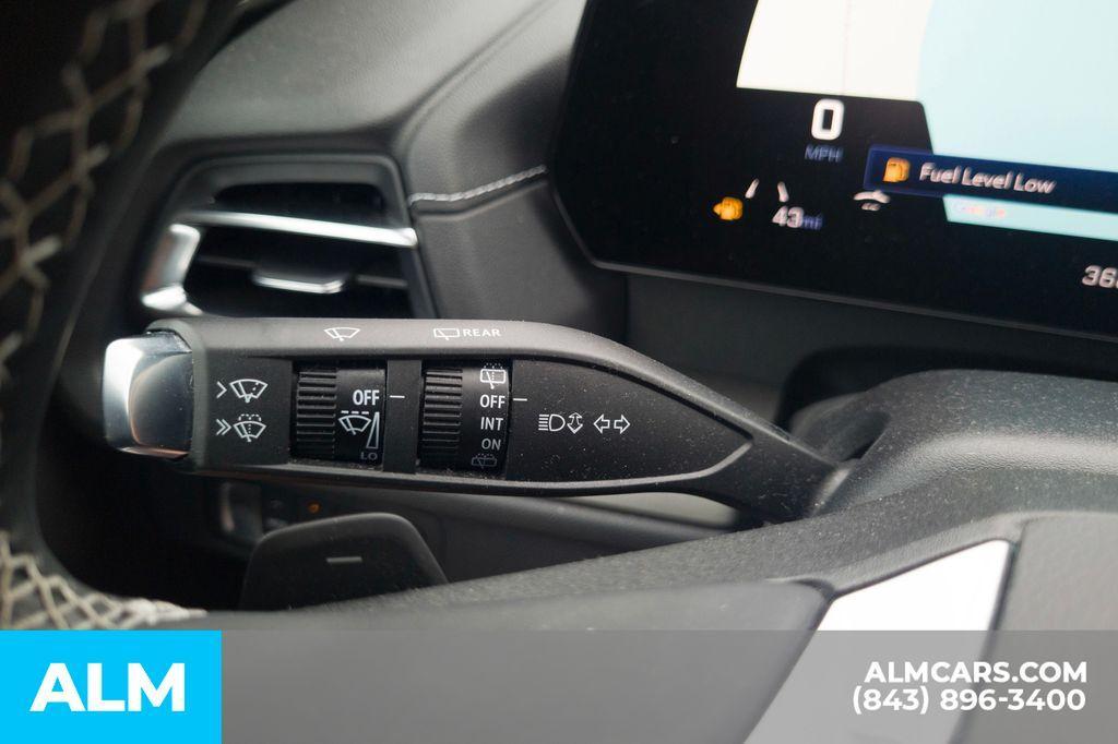 used 2025 Chevrolet Traverse car, priced at $33,920