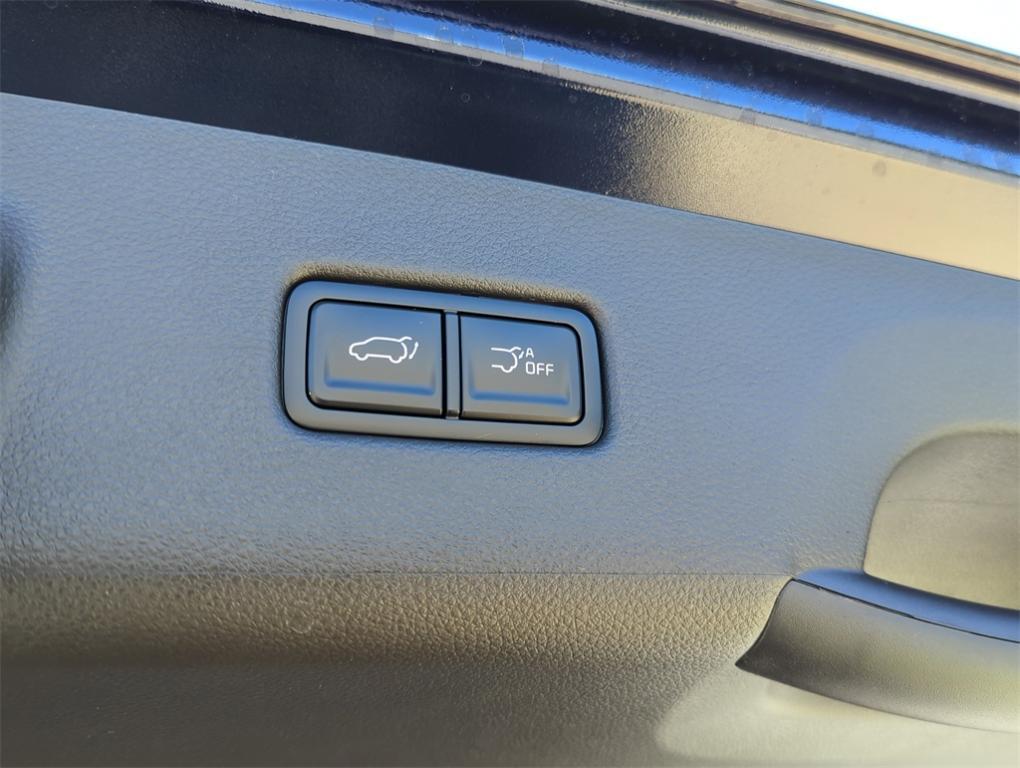 new 2026 Kia Carnival Hybrid car, priced at $40,747