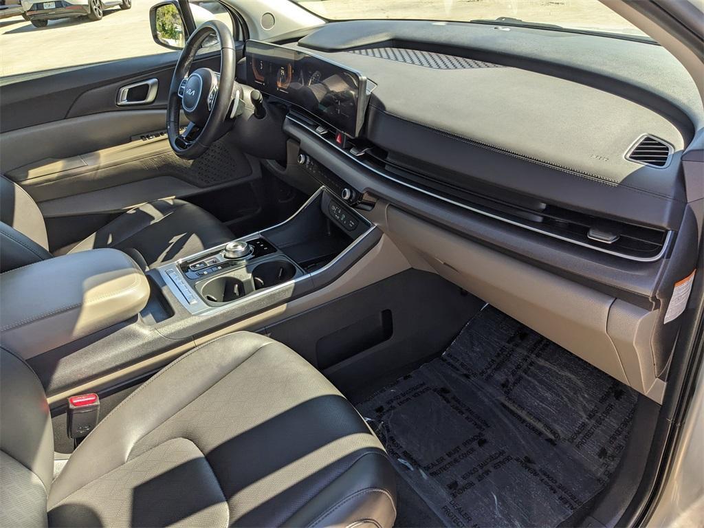 used 2025 Kia Carnival Hybrid car, priced at $35,902