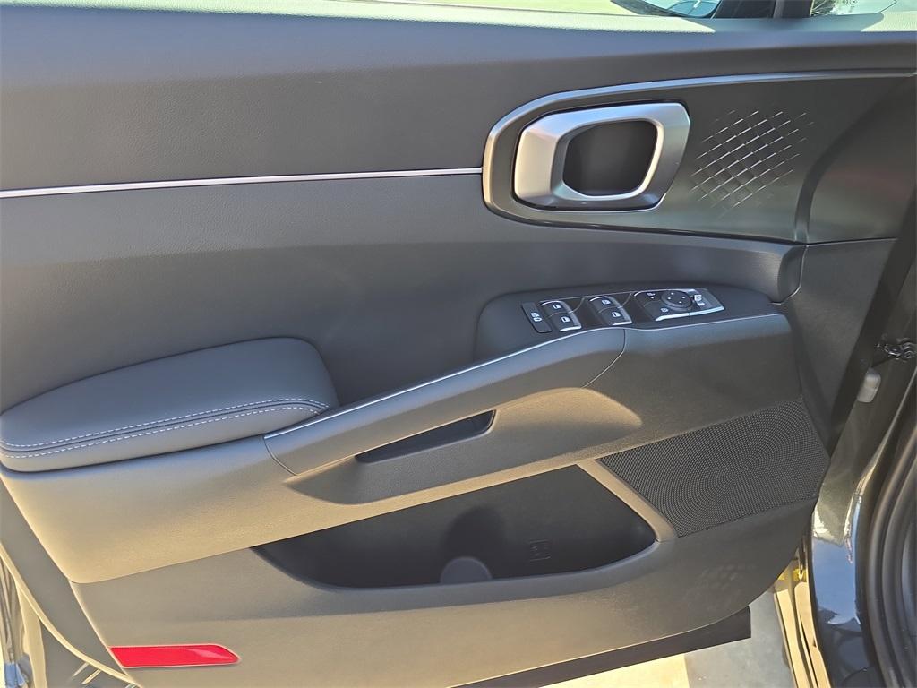 new 2026 Kia Sorento Hybrid car, priced at $39,648