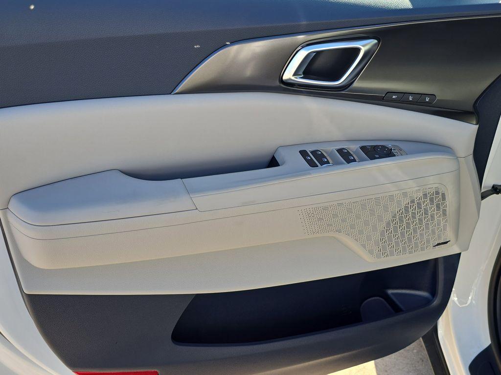 new 2026 Kia Carnival Hybrid car, priced at $51,649