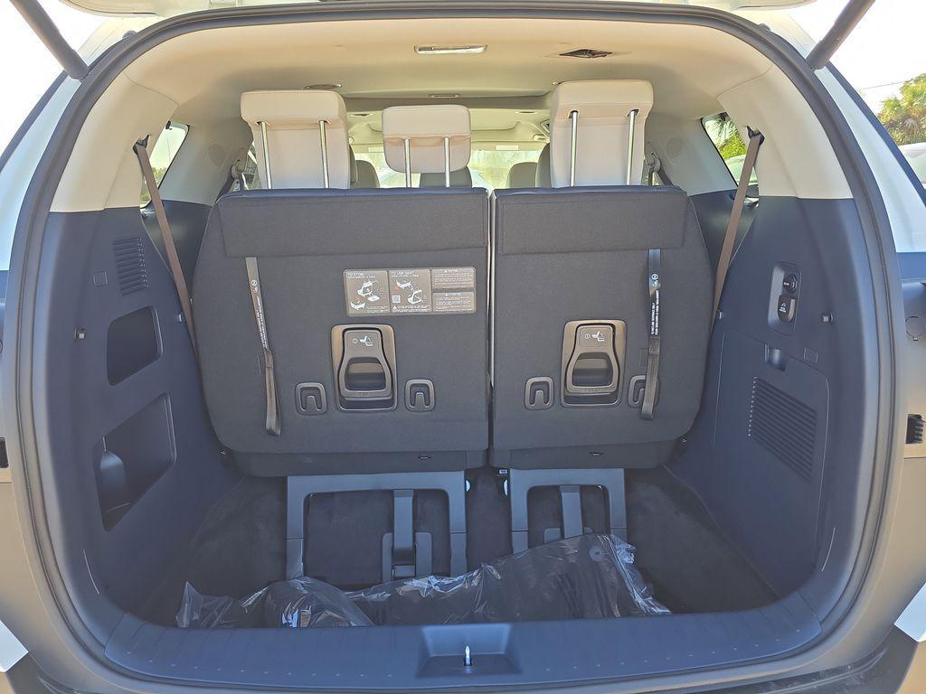 new 2026 Kia Carnival Hybrid car, priced at $51,649