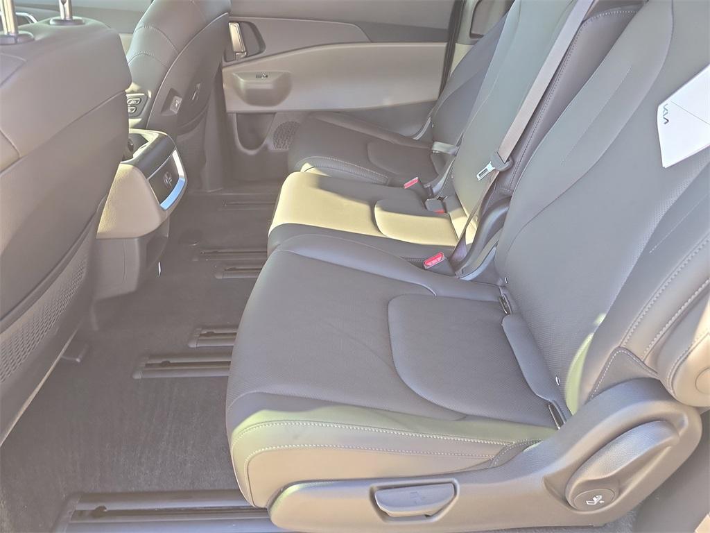 new 2026 Kia Carnival Hybrid car, priced at $42,582