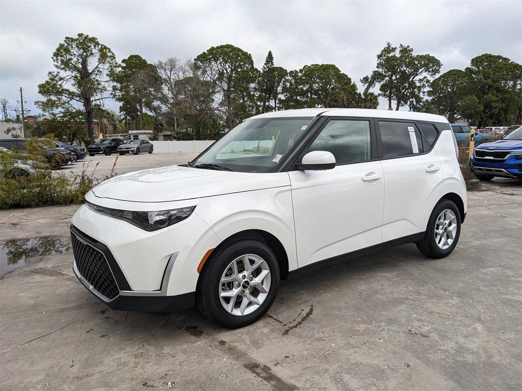used 2025 Kia Soul car, priced at $18,252