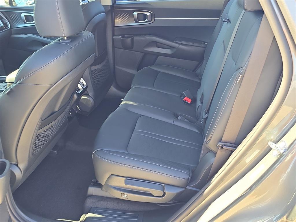 new 2026 Kia Sorento Hybrid car, priced at $35,911