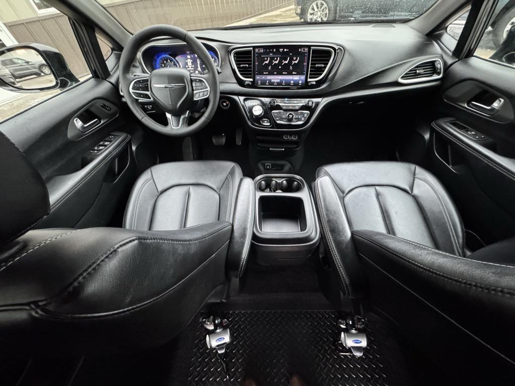 used 2025 Chrysler Pacifica car, priced at $52,900