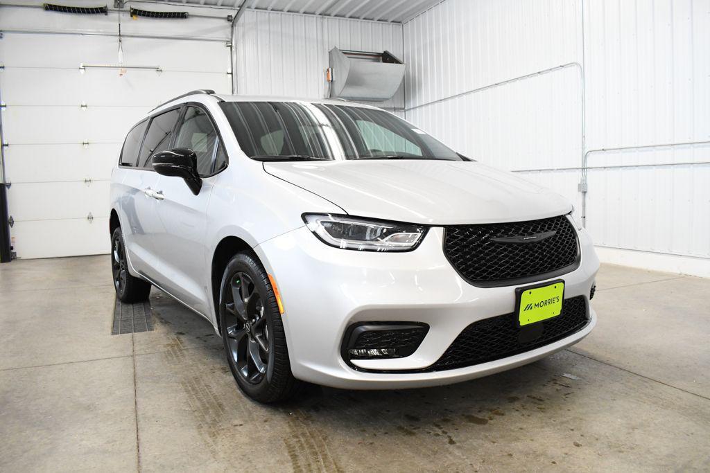 used 2026 Chrysler Pacifica car, priced at $62,900