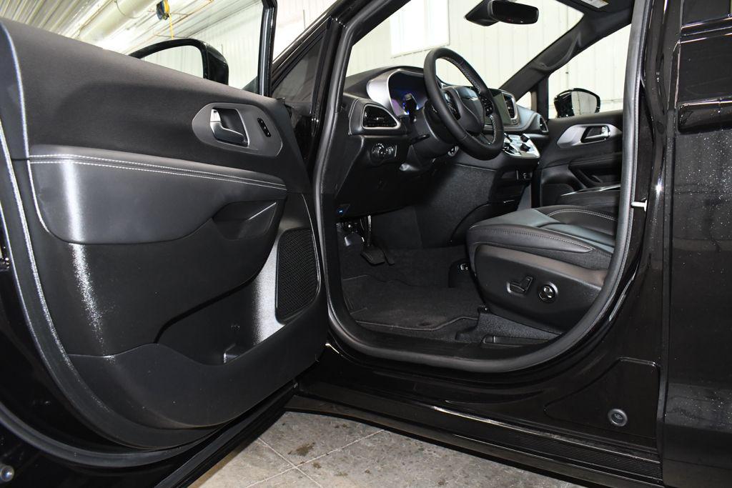 used 2026 Chrysler Pacifica car, priced at $62,900