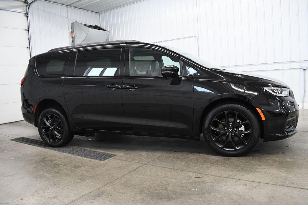 used 2026 Chrysler Pacifica car, priced at $62,900