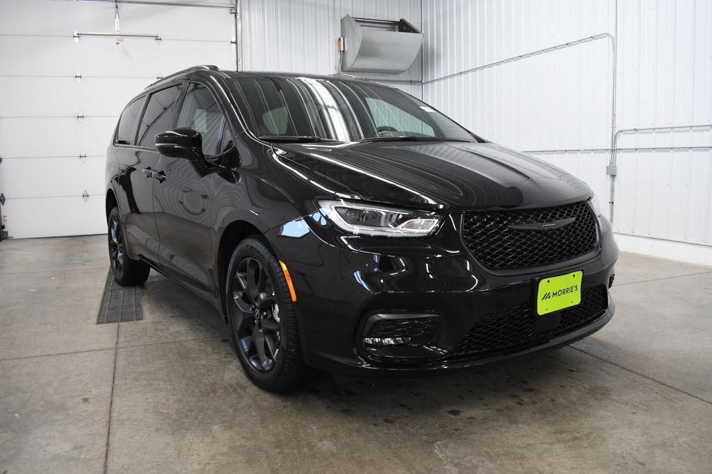 used 2026 Chrysler Pacifica car, priced at $62,900