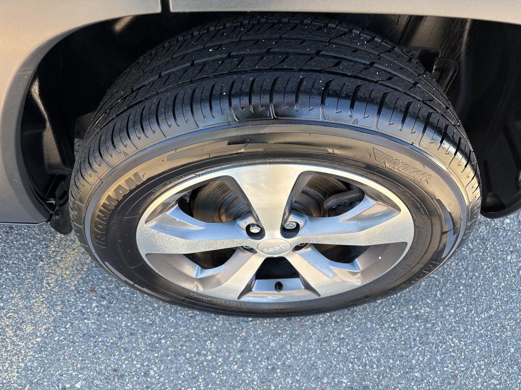 used 2020 Jeep Cherokee car, priced at $19,145