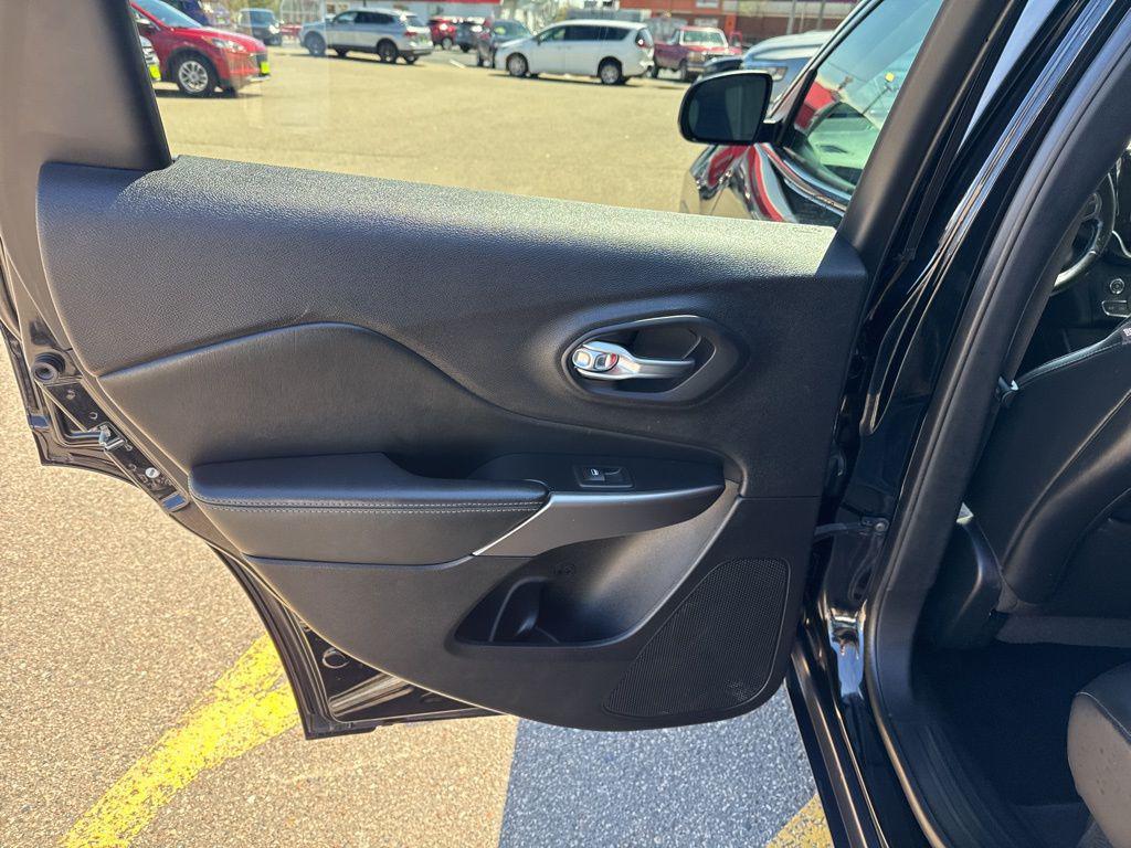 used 2020 Jeep Cherokee car, priced at $19,145