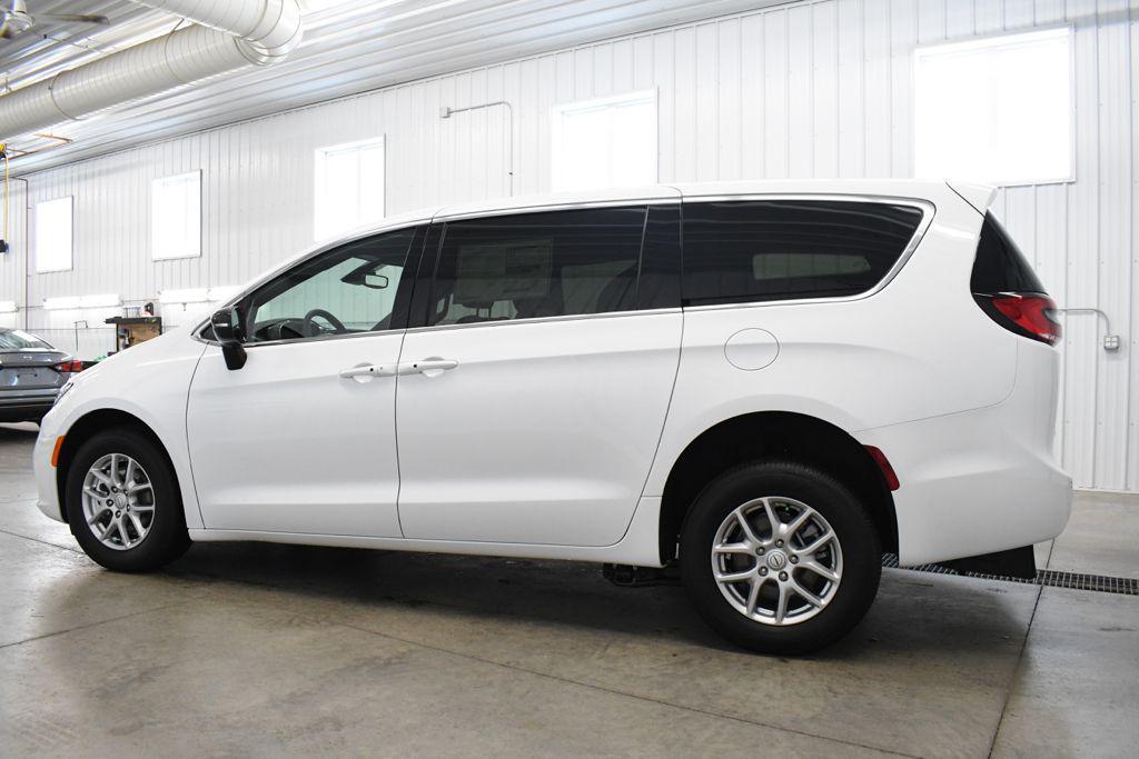used 2026 Chrysler Pacifica car, priced at $62,900