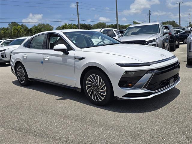 new 2025 Hyundai Sonata Hybrid car, priced at $25,044