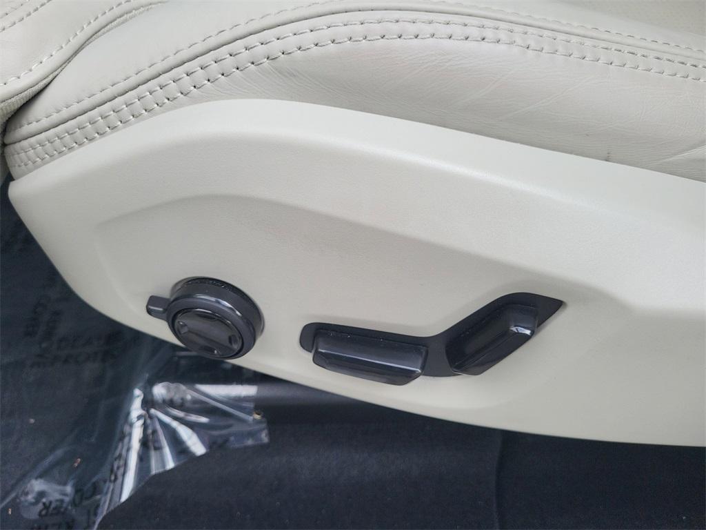used 2023 Volvo XC60 car, priced at $35,586