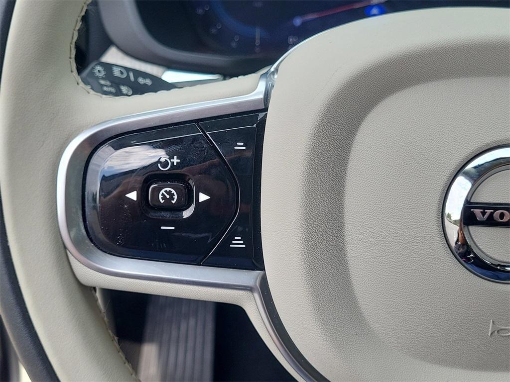 used 2023 Volvo XC60 car, priced at $35,586