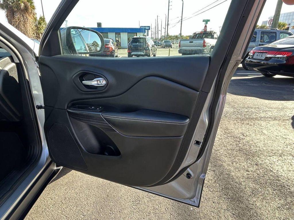 used 2014 Jeep Cherokee car, priced at $8,715