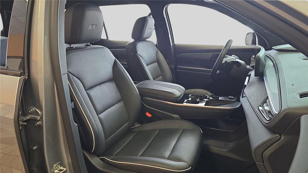 used 2025 Buick Enclave car, priced at $36,900