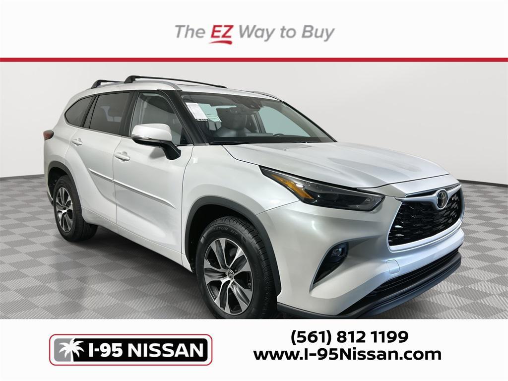 used 2023 Toyota Highlander car, priced at $26,998