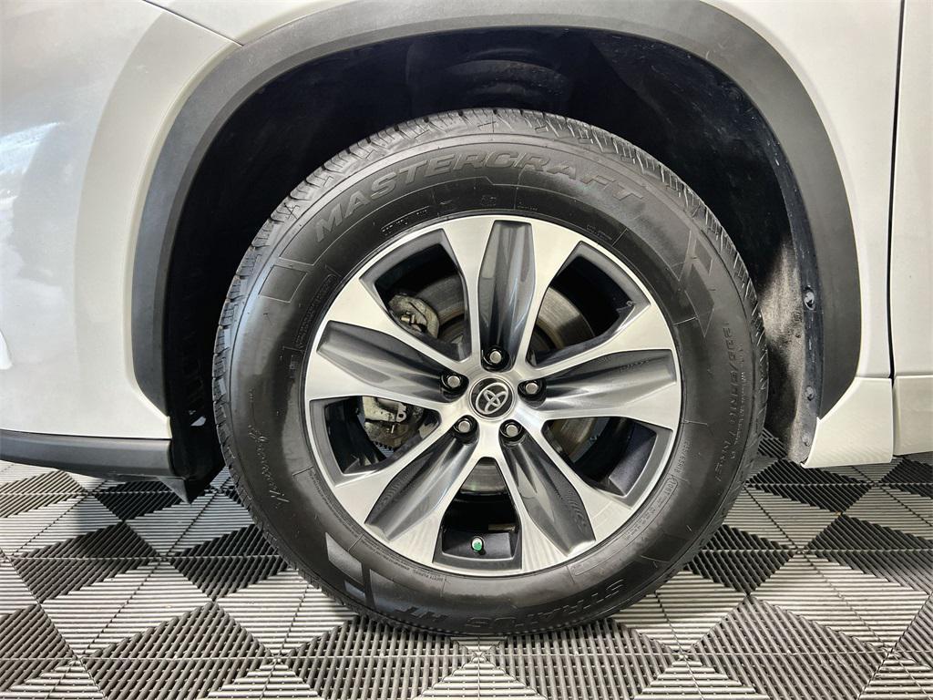 used 2023 Toyota Highlander car, priced at $27,587