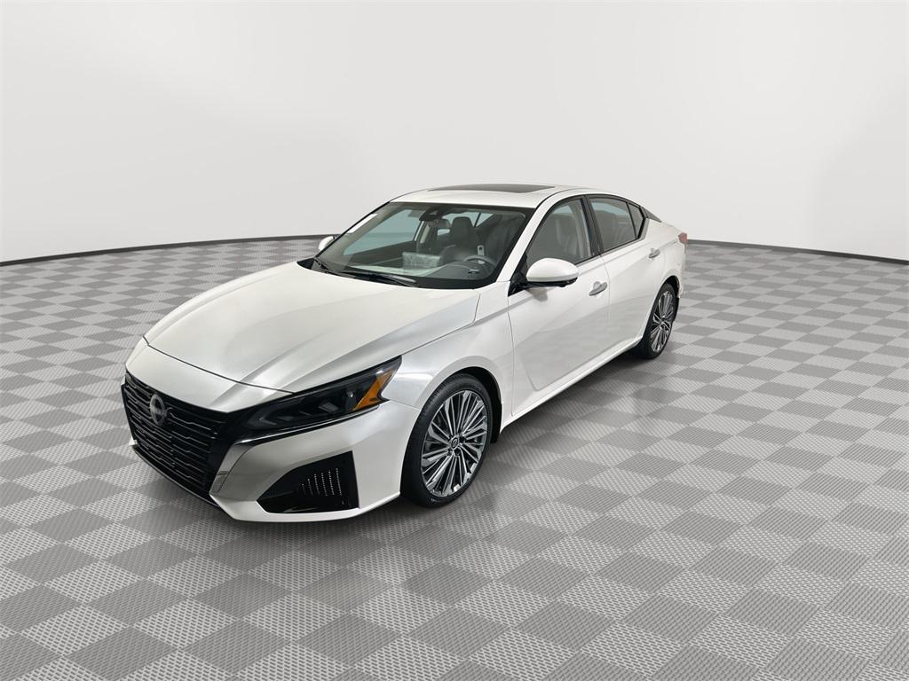 new 2025 Nissan Altima car, priced at $28,895