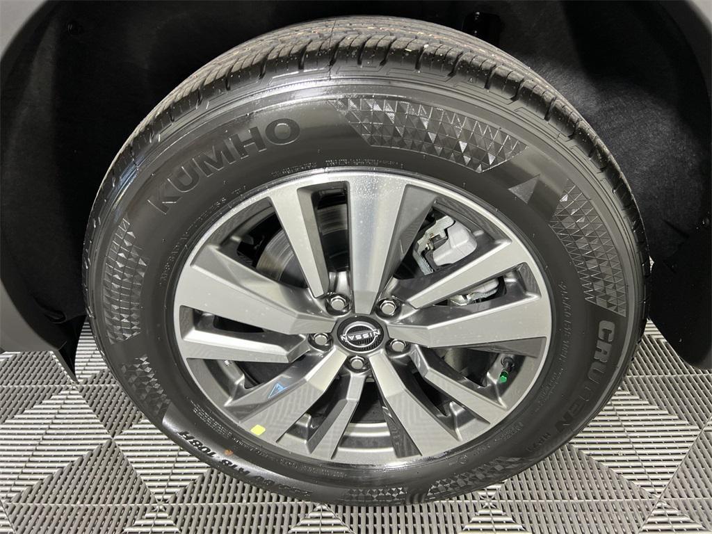 new 2025 Nissan Pathfinder car, priced at $40,234