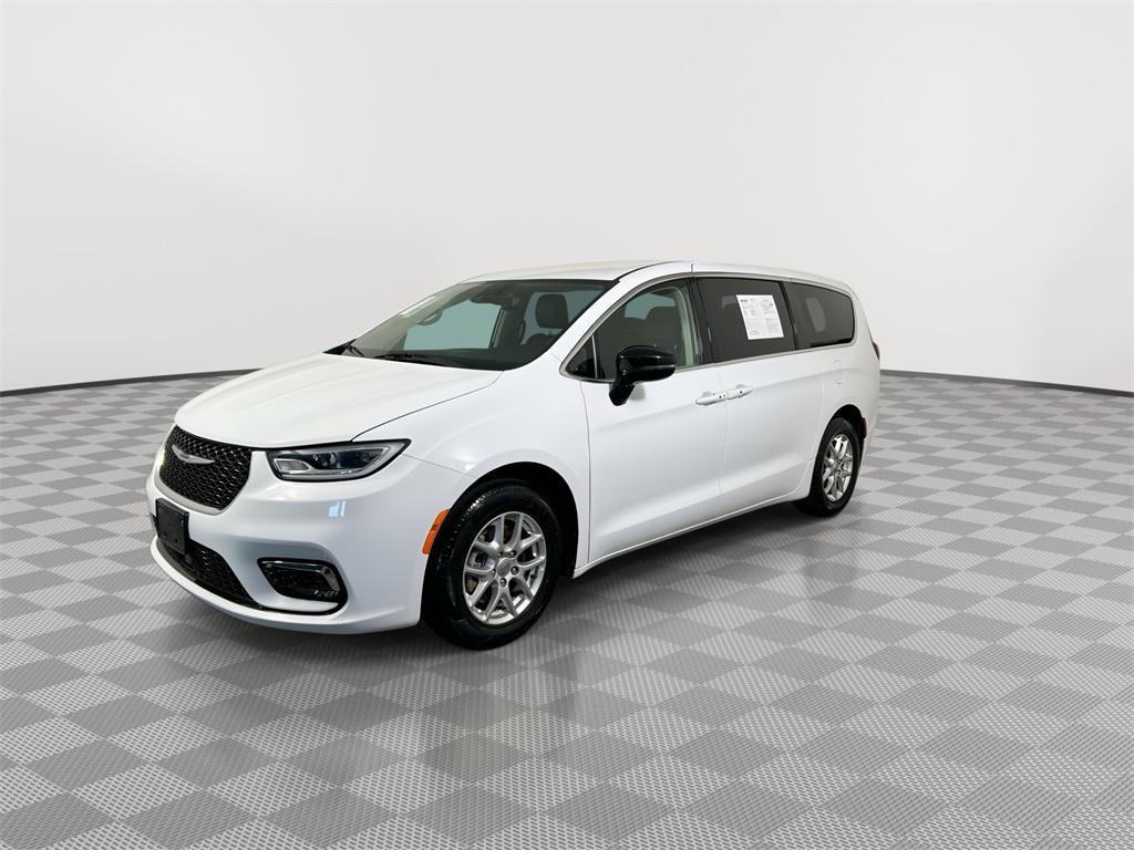 used 2024 Chrysler Pacifica car, priced at $23,339