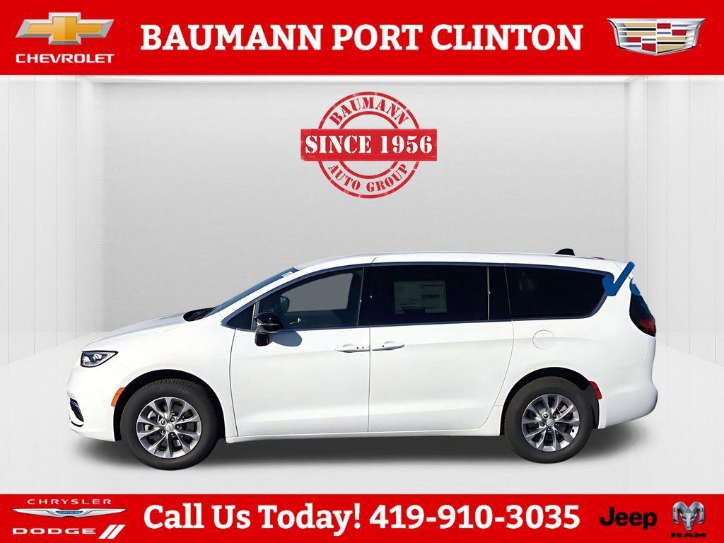 new 2026 Chrysler Pacifica car, priced at $44,635