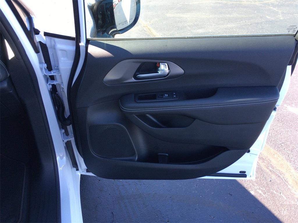 new 2026 Chrysler Pacifica car, priced at $44,635