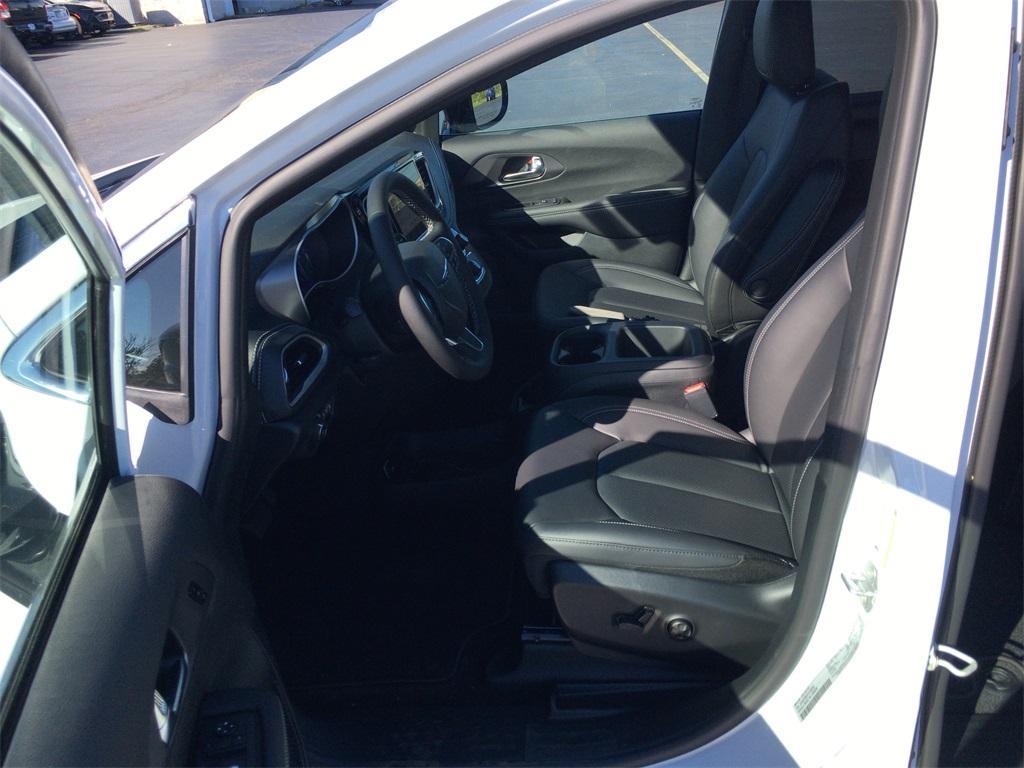 new 2026 Chrysler Pacifica car, priced at $44,635