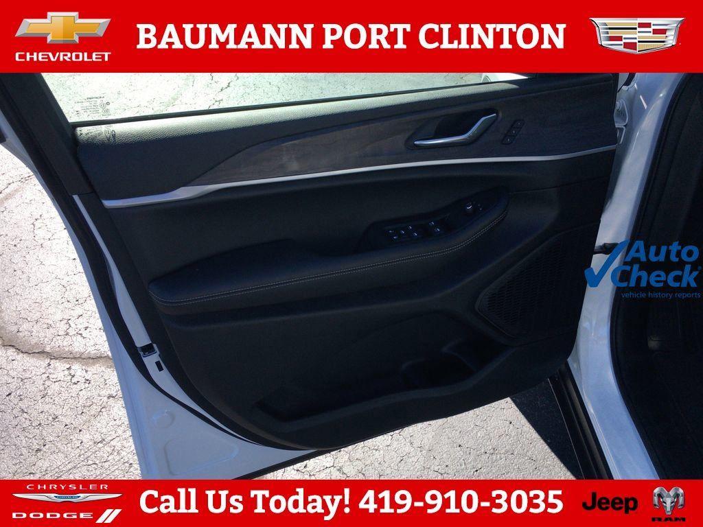 new 2025 Jeep Grand Cherokee car, priced at $50,479