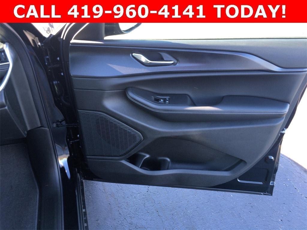 new 2025 Jeep Grand Cherokee car, priced at $41,120