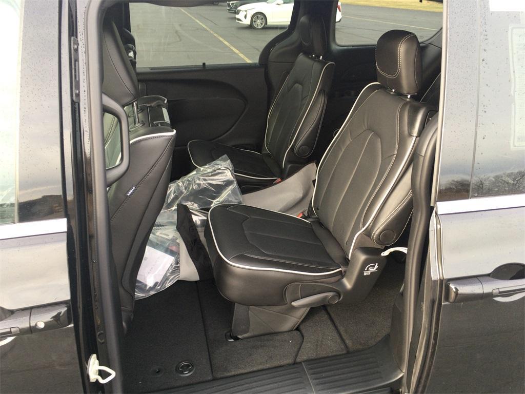 new 2026 Chrysler Pacifica car, priced at $54,270