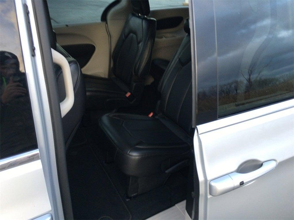 used 2024 Chrysler Pacifica car, priced at $27,995