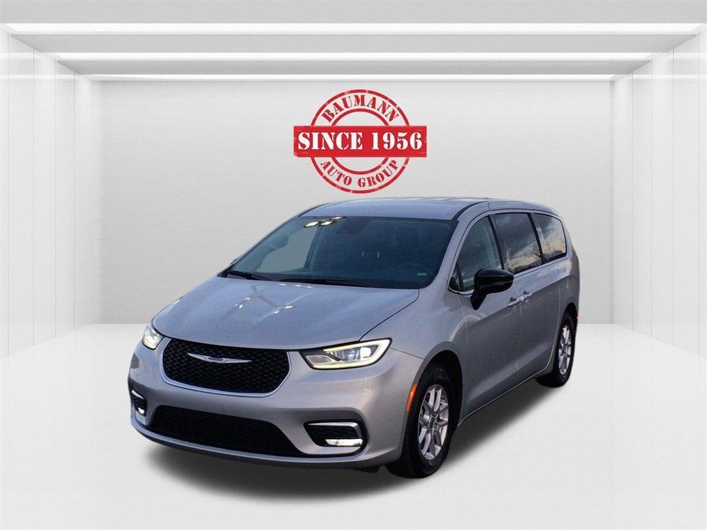used 2024 Chrysler Pacifica car, priced at $27,995