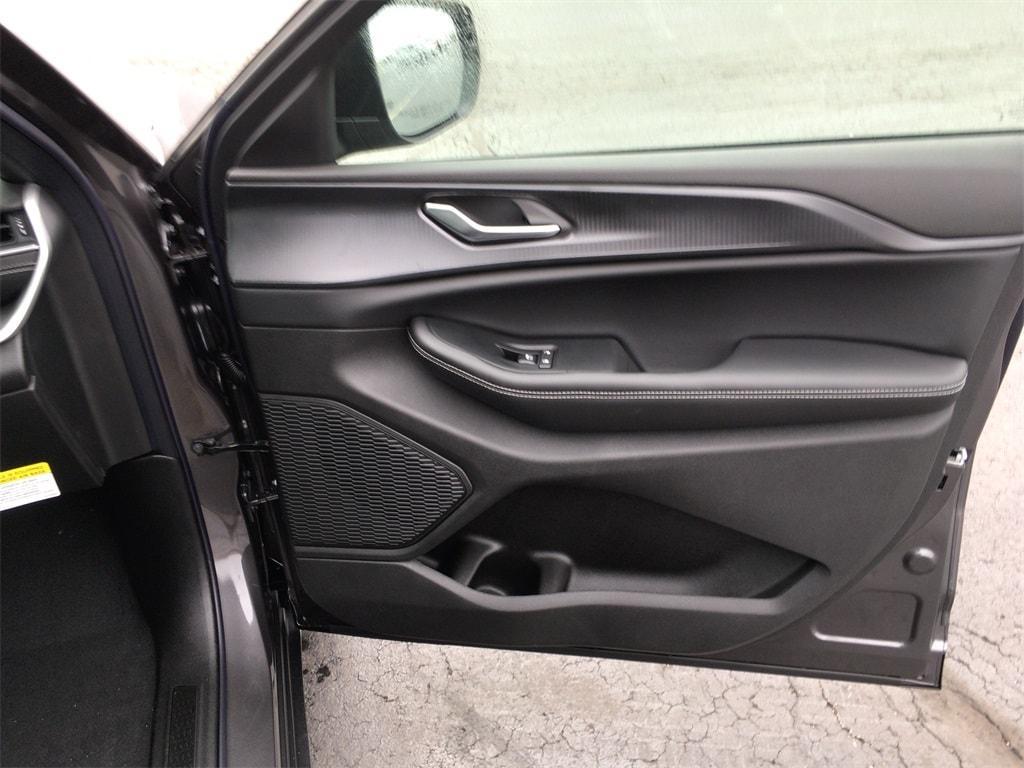 new 2025 Jeep Grand Cherokee car, priced at $41,920