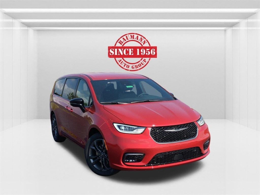 new 2026 Chrysler Pacifica car, priced at $44,060