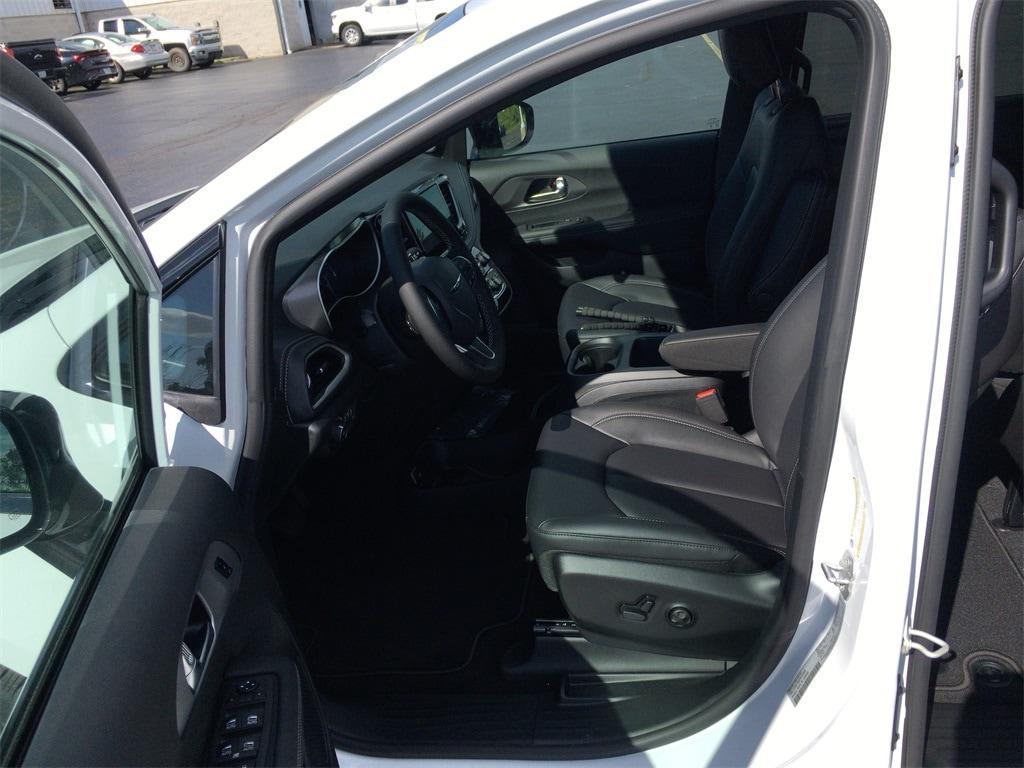 new 2026 Chrysler Pacifica car, priced at $43,565