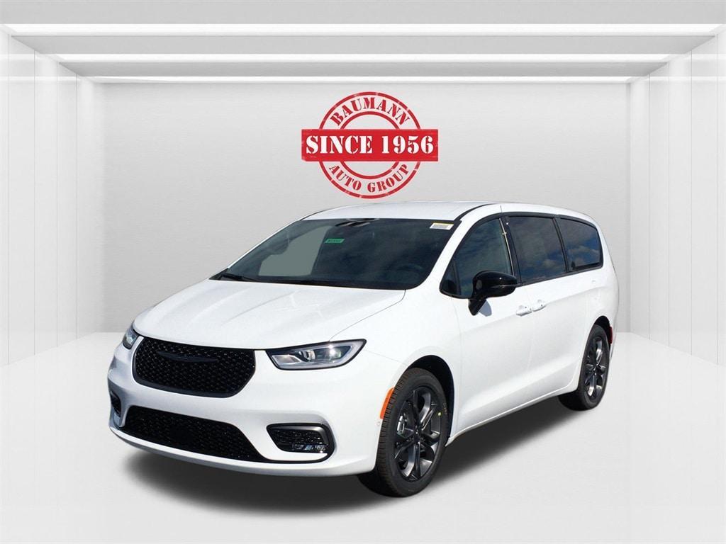 new 2026 Chrysler Pacifica car, priced at $43,565