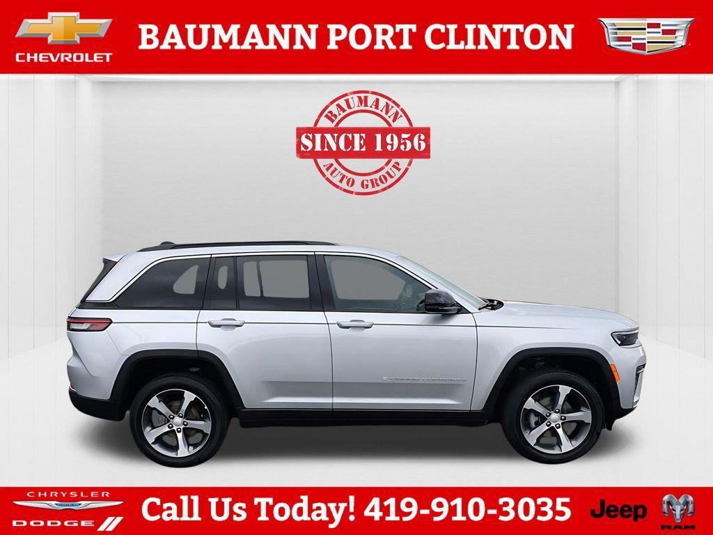 new 2026 Jeep Grand Cherokee car, priced at $49,075