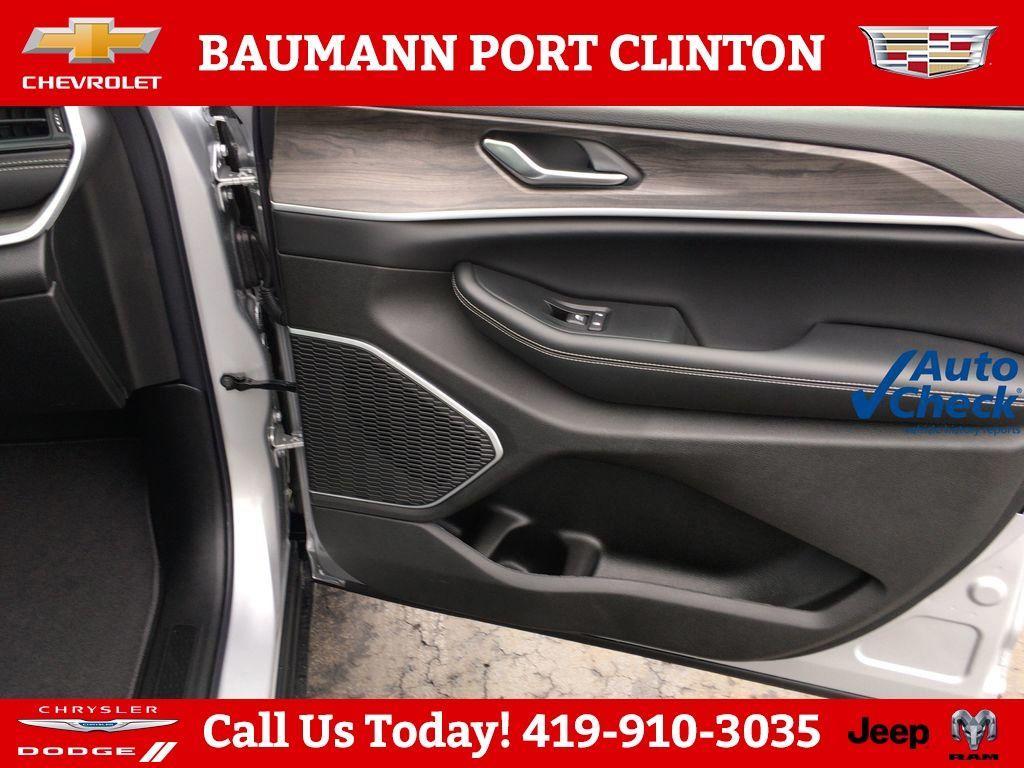 new 2026 Jeep Grand Cherokee car, priced at $49,075